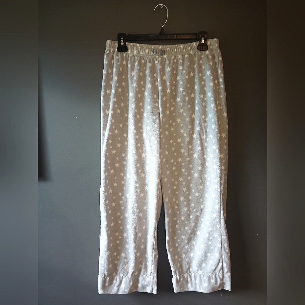 SIZE AND BRAND UNKNOWN WOMENS PAJAMA BUTTON VERY SOFT AND COMFY(XL)